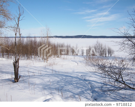 shore of the lake in winter shore of the lake in winter 9718812