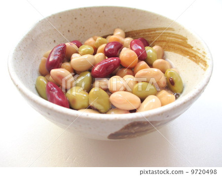 Soybeans, blue soybeans, chick peas, red kidney beans 9720498