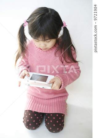 Girls to play 9721984