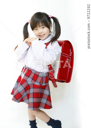 新的大一新生女孩 9722282