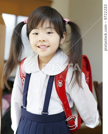 新的大一新生女孩 9722283