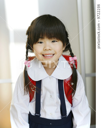 新的大一新生女孩 9722286