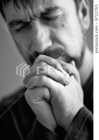 man praying 9722765