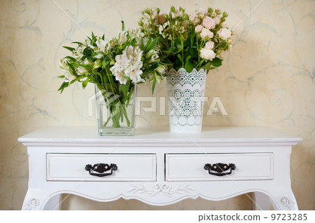 White vase full of white flowers 9723285