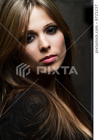 Face portrait of a beautiful woman 9725237