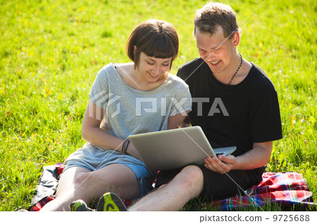 Cheerful teenagers 9725688