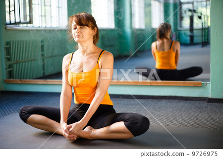 Mature woman exercising yoga 9726975