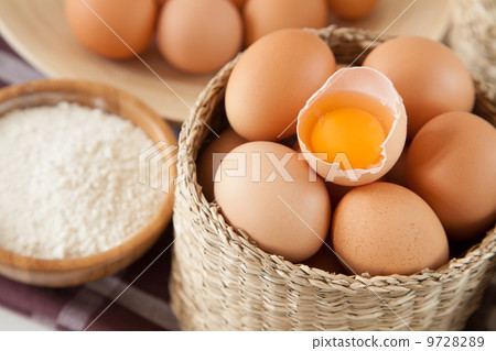 Eggs and flour 9728289