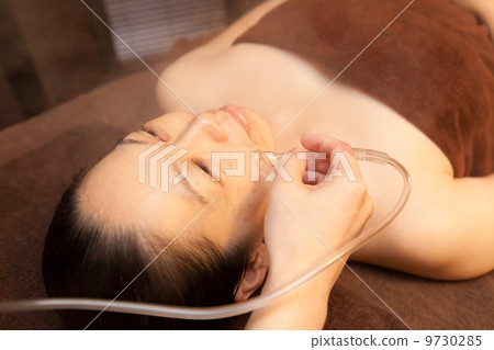 Middle female esthetic (treatment by professional esthetician) Middle female esthetic (treatment by professional esthetician) 9730285