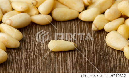 Small pine nuts 9730822