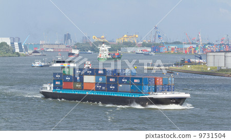 Containers on a containership 9731504