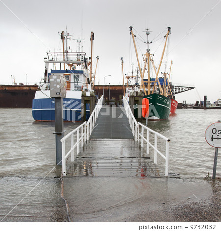 Extreme high tide in the Netherlands 9732032