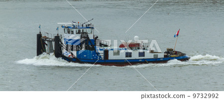 Pushing boat sailing in the port of Rotterdam (Holland) Pushing boat sailing in the port of Rotterdam (Holland) 9732992