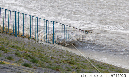 Extreme high tide in the Netherlands 9733023