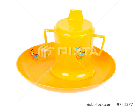 Yellow children's mug and plate 9733377