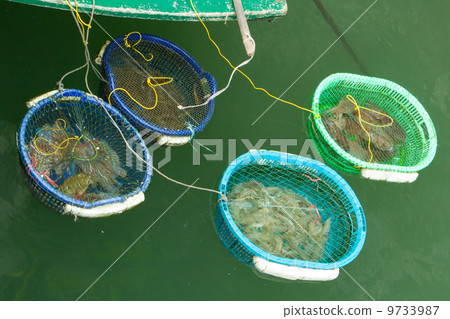 HA LONG BAY, VIETNAM AUG 10, 2012 - Food seller in boat. Many Vi HA LONG BAY, VIETNAM AUG 10, 2012 - Food seller in boat. Many Vi 9733987