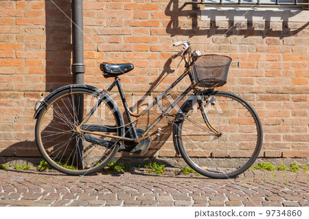 old-style rusty bicycle 9734860