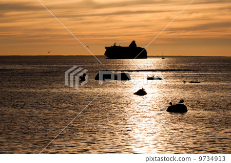 Old tall sail ship silhouette Old tall sail ship silhouette 9734913