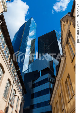 Old building in front of skyscraper 9735473