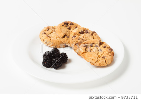 Chocolate chip cookie and blackberry Chocolate chip cookie and blackberry 9735711