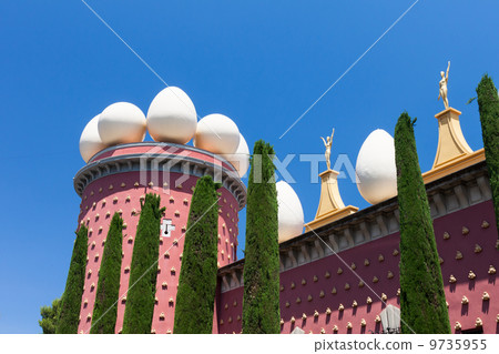 Salvador Dali museum in Figueras, Spain Salvador Dali museum in Figueras, Spain 9735955