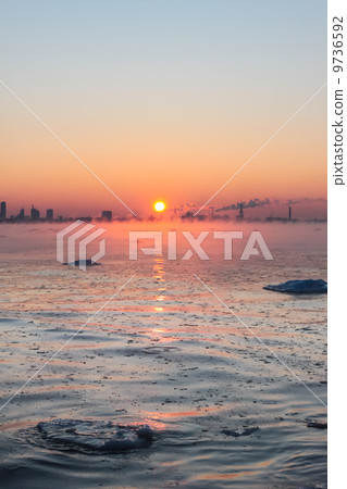 Winter sea fog 9736592