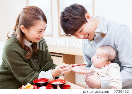 Beginning to eat 9739662