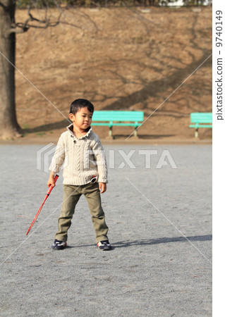 Infant playing badminton (4 year old child) 9740149
