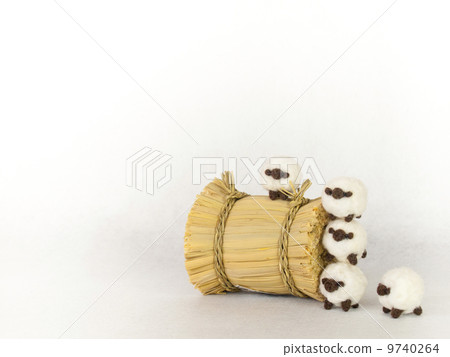 Sheep flocking in a bales (sideways) Sheep flocking in a bales (sideways) 9740264