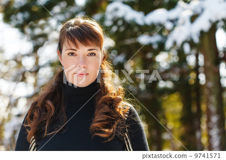 Smiling woman 9741571