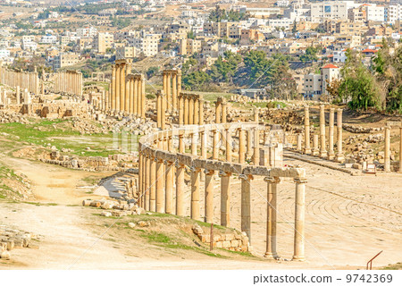 Form of the Jeracheu ruins (Jordan, Jellash) Form of the Jeracheu ruins (Jordan, Jellash) 9742369