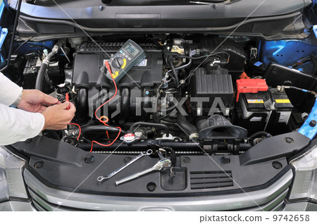 Maintenance of automobile engine 9742658