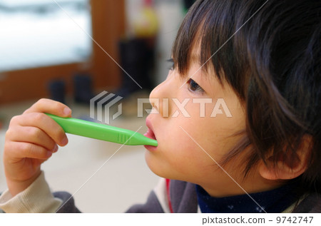 Children brushing teeth Children brushing teeth 9742747