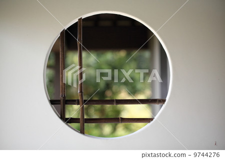 日式房子格子窗口 9744276