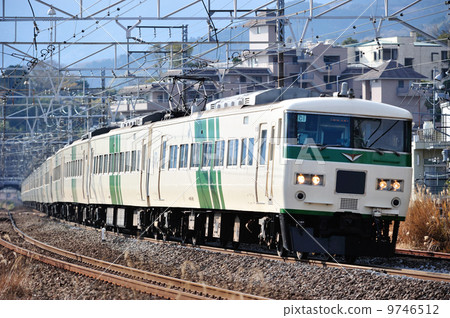 2014/01/13 Tokaido Main Line Manazuru JR East 185 series C1 organization (Omiya) + A8 organization (Omiya) "Odoriko" striped paint color 2014/01/13 Tokaido Main Line Manazuru JR East 185 series C1 organization (Omiya) + A8 organization (Omiya) "Odoriko" striped paint color 9746512