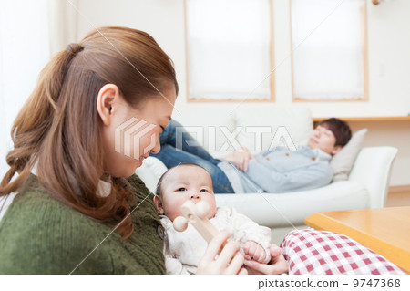 家 父母和小孩 親子 9747368