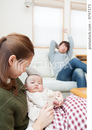 家 父母和小孩 親子 9747373