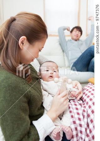家 父母和小孩 親子 9747376