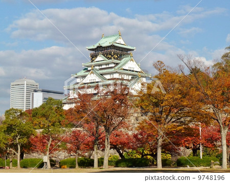 Osaka Castle in Autumn 9748196