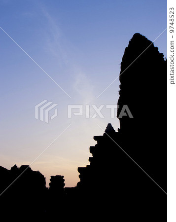 Angkor Wat before dawn 9748523