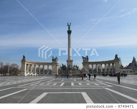 Budapest's Heroes Square (Hosok tere) 9749471