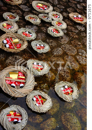 Shimogamo Shrine Shop棚花 9751675