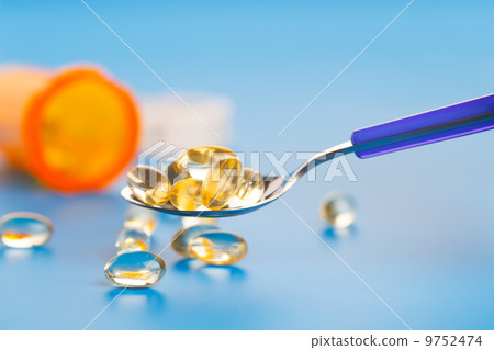 Capsules with vitamin omega 3 9752474