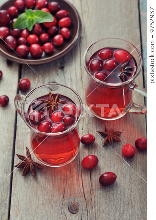 Mulled wine with fresh cranberry 9752937