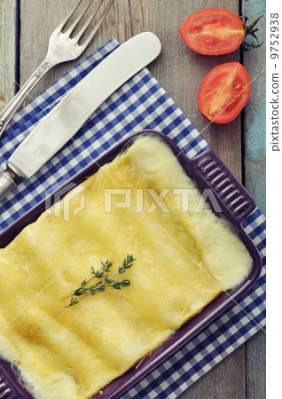 Cannelloni with ricotta and spinach 9752938