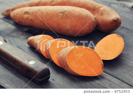 Raw sweet potatoes 9752953