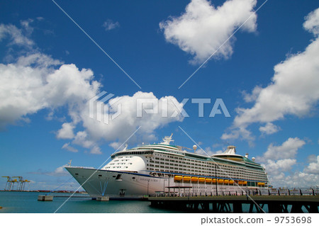 luxury liner  9753698