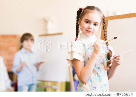 children draw pictures of easels children draw pictures of easels 9755654