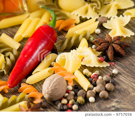 Italian spaghetti and vegetables Italian spaghetti and vegetables 9757056
