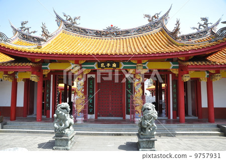 The gates of the Nagasaki Confucius Temple The gates of the Nagasaki Confucius Temple 9757931
